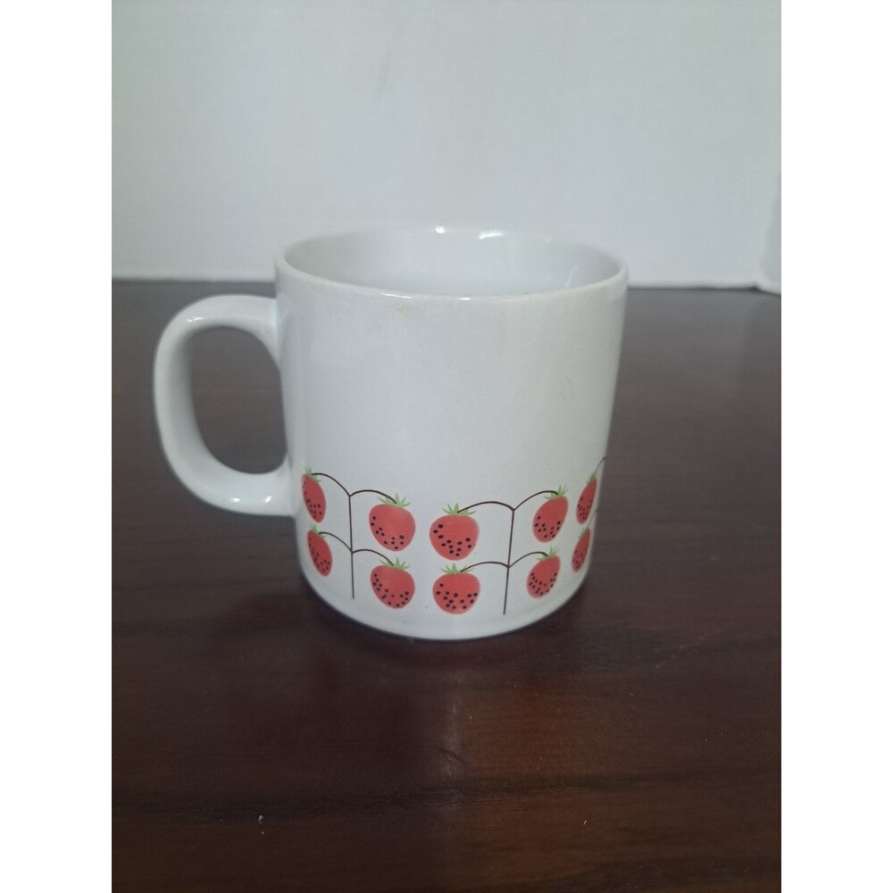Nevco Strawberry Pattern Mug - Picture 3 of 8